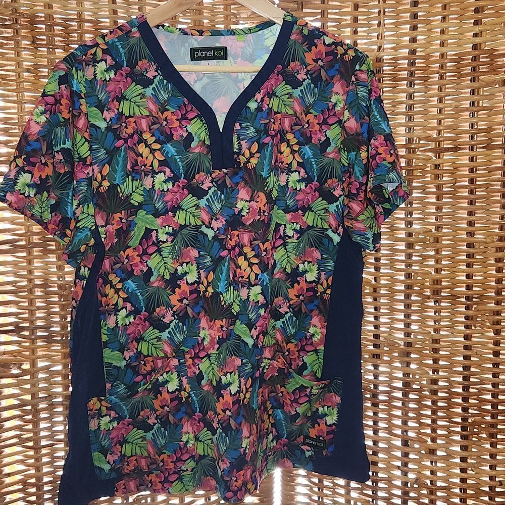 Planet Koi Floral Scrub Top L